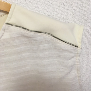 イェッカヴェッカ トップスの画像