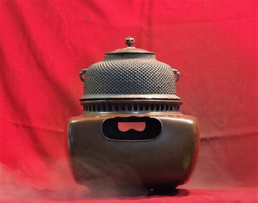 唐銅四方風炉文真形釜添　箱無し