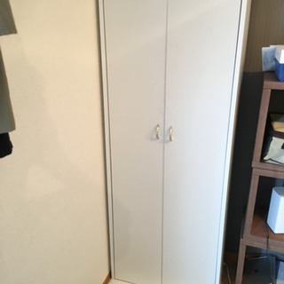 扉付き 本棚の画像