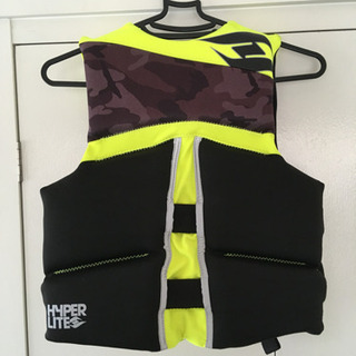 中古 小学生向け ライフジャケット hyperlite 救命胴衣 ライフベスト キッズの画像