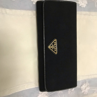 プラダ二つ折り長財布