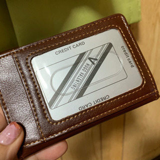 人気のHUGO VALENTINOヒューゴバレンチノ パスケースダークブラウン［新品］ の画像