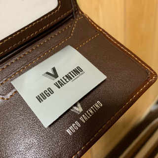 人気のHUGO VALENTINOヒューゴバレンチノ パスケースダークブラウン［新品］ の画像