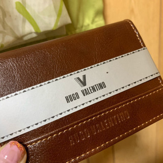 人気のHUGO VALENTINOヒューゴバレンチノ パスケースダークブラウン［新品］ の画像