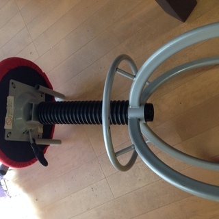 背が高めの回転椅子の画像