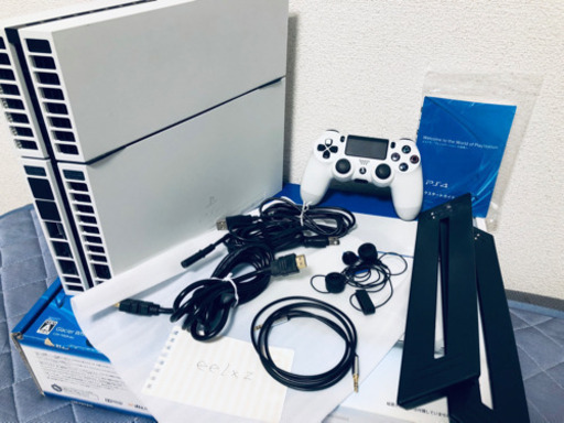 【お譲り先が決まりました】PS4 500GBホワイト 説明書箱付きおまけ有り