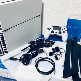 【お譲り先が決まりました】PS4 500GBホワイト 説明書箱付きおまけ有りの画像