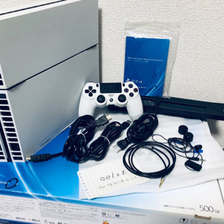 【お譲り先が決まりました】PS4 500GBホワイト 説明書箱付きおまけ有りの画像