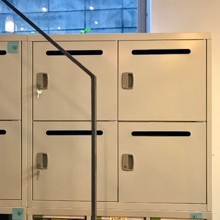 【美品】PLUS スチールロッカー（4名分）