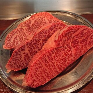 赤身肉が自慢のステーキハウスのホールスタッフさん募集！