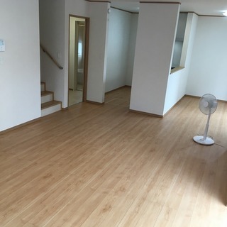 え！？仲介手数料が無料？沖縄市南桃原新築戸建て２号棟　４ＬＤＫ広々リビング２０帖　駐車場２台 - 不動産売買（マンション/一戸建て）