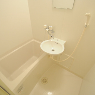 沖縄市比屋根★保証人不要★初期費用が家賃２か月込みで約１０万円！？　残り３部屋！ − 沖縄県