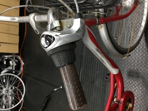 中古自転車出ました！！　オートライト　内装3段ギア　26インチ　レッド