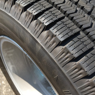 スタッドレスタイヤ ブリジストン ブリザックVRX2 215/60R16 の画像