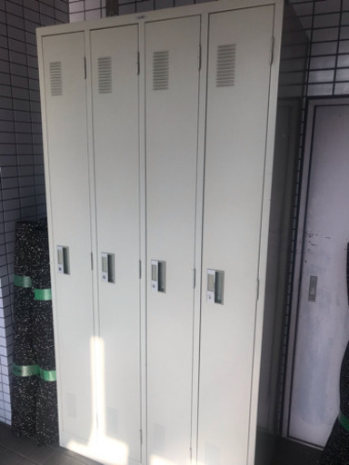 事務用ロッカー 格安でお譲りします