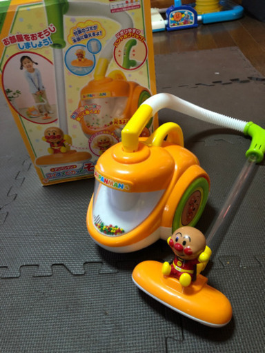 値下げ美品アンパンマン スイスイピカッと掃除機