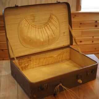 アンティーク　スーツケースの画像