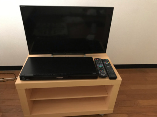 液晶テレビブラビア、HDDレコーダー、テレビ台の三つでなんと21000円でお譲りします！