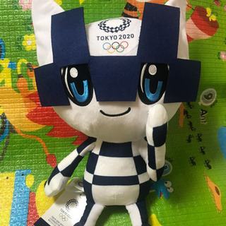 東京2020公式ライセンス商品 リュック型ぬいぐるみ マスコットキャラクターの画像