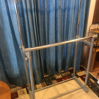 伸縮洋服掛け押入れ可&収納衣装ケース4つと2つ計6個の画像