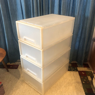 伸縮洋服掛け押入れ可&収納衣装ケース4つと2つ計6個の画像