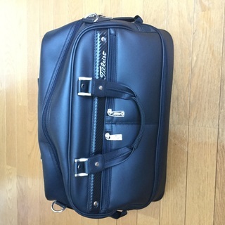 タイトリストのゴルフ用のボストンバッグです。シューズも一緒に入れ...