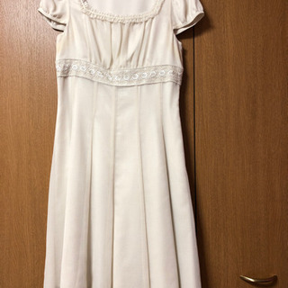 新品同様any sisのワンピ。引取りの場合は値引き可。郵送希望...