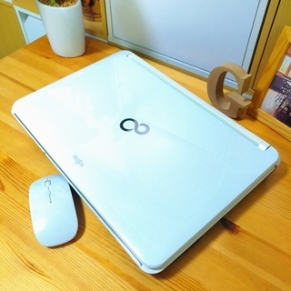 富士通♡白色♡大容量500G♡最新Win10♡テンキ♡メモリ4G♡カメラ搭載 ブルーレイ対応！ corei3で大容量500G☆ 可愛い光沢パール