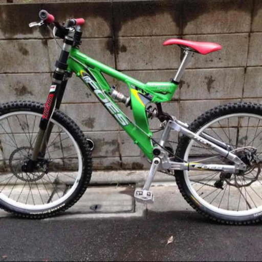 古いモデルですが、ダウンヒル用BTM