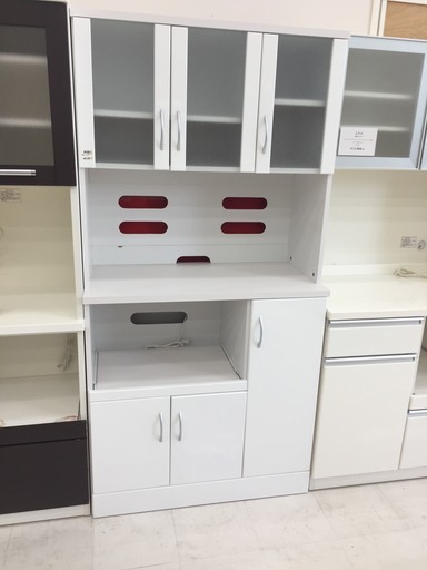 取りに来て頂ける方限定！ホワイトの3枚扉レンジボードのご紹介です！