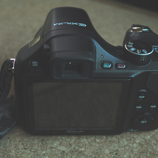 カシオ　高速連射コンパクトデジカメ　４０コマ毎秒の写真とハイスピードムービーの画像