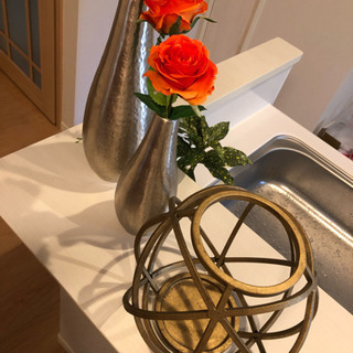 売り切れ 花瓶と飾り 金属製の画像