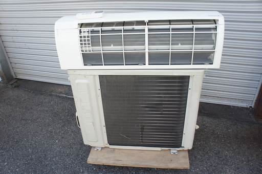 DAIKIN(ダイキン）ストリマー・エアコン！2.2KW（6～8畳用）F22STES☆彡売り切り！