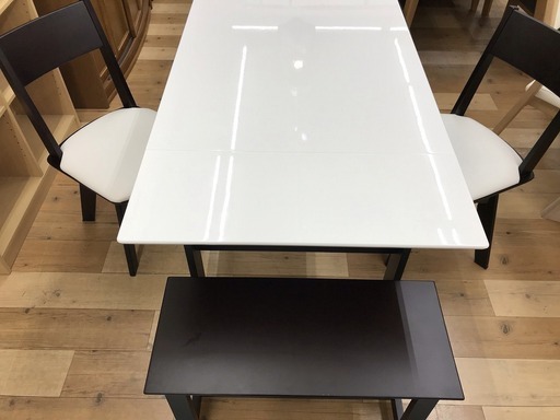 定番メーカー！ニトリのダイニング４点セットです！