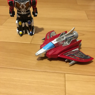 なんかのヒーローおもちゃです