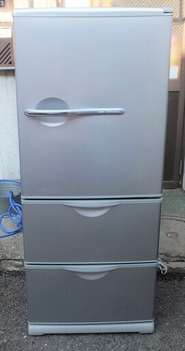 ☆三洋電機 SANYO SR-261U(S) 255L 3ドアノンフロン冷凍冷蔵庫◆使いやすいロータイプ＆まん中フリーザー