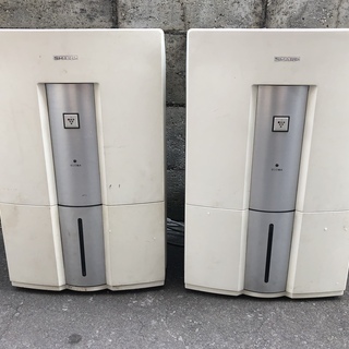 2003年製　DW-R18CX-W　シャープ除湿器　２台あります