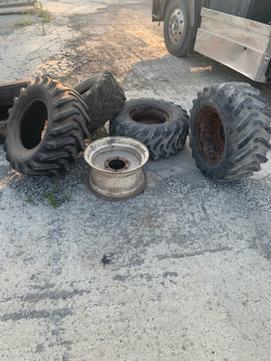 タイヤショベル ホイールローダ タイヤホイルおまけ3本！12.5/70-16 8PR チューブレス Ｆast grip