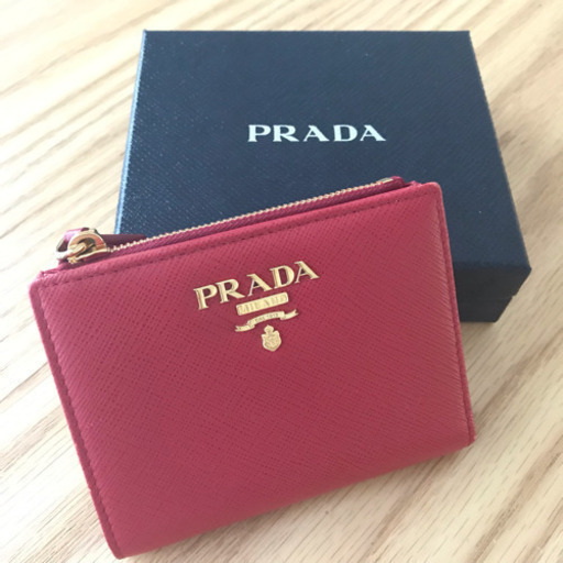 PRADA 二つ折り財布