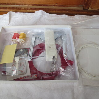 未使用 シシュール MODEL R-W77 未使用品お手持ちのミシンで字、絵がかける刺繍器の画像