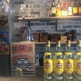 アメリカンテイストなバーでホールスタッフ募集！の画像