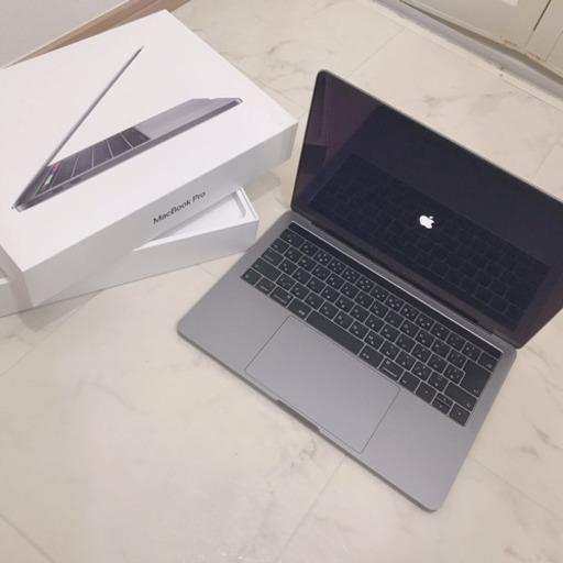 【ほぼ未使用】2019 Apple MacBook Pro 13インチ シルバー