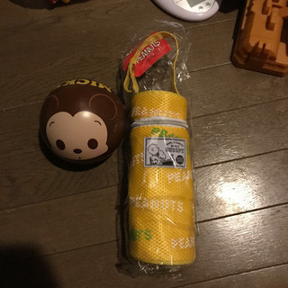 スヌーピーペットボトルケースとミッキーの缶