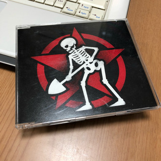 SOPHIA/HARD WORKER/NEWSPAPER