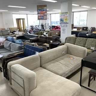 サカイ引越センター直営のリサイクルショップです！家具、冷蔵庫、洗濯機など豊富な在庫を驚きの価格で取り揃えております - 地元のお店