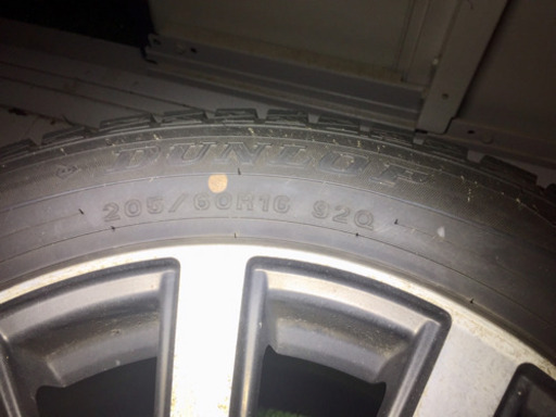 205/60/16スタッドレスタイヤアルミホイール付