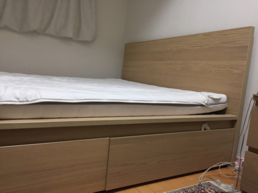 -IKEA-ベッド-マットレス-サイドテーブル-