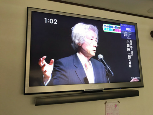 シャープ多分62インチ液晶モニターとTVチューナー