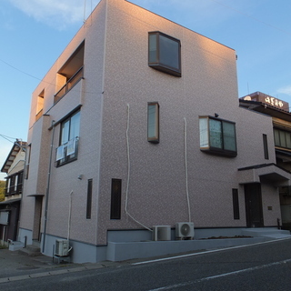 村上市瀬波温泉貸ビル　3階建　賃料10万円(税別)　建物297㎡...