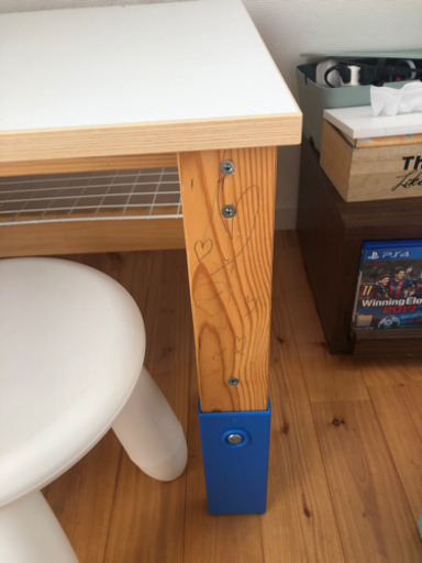 値下げしました。IKEA SANSAD 学習机 テーブル 机 イス2つ付けます